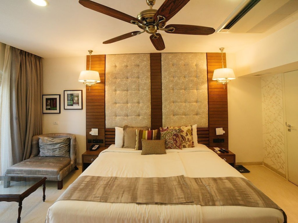 Acron Waterfront Resort 20/80