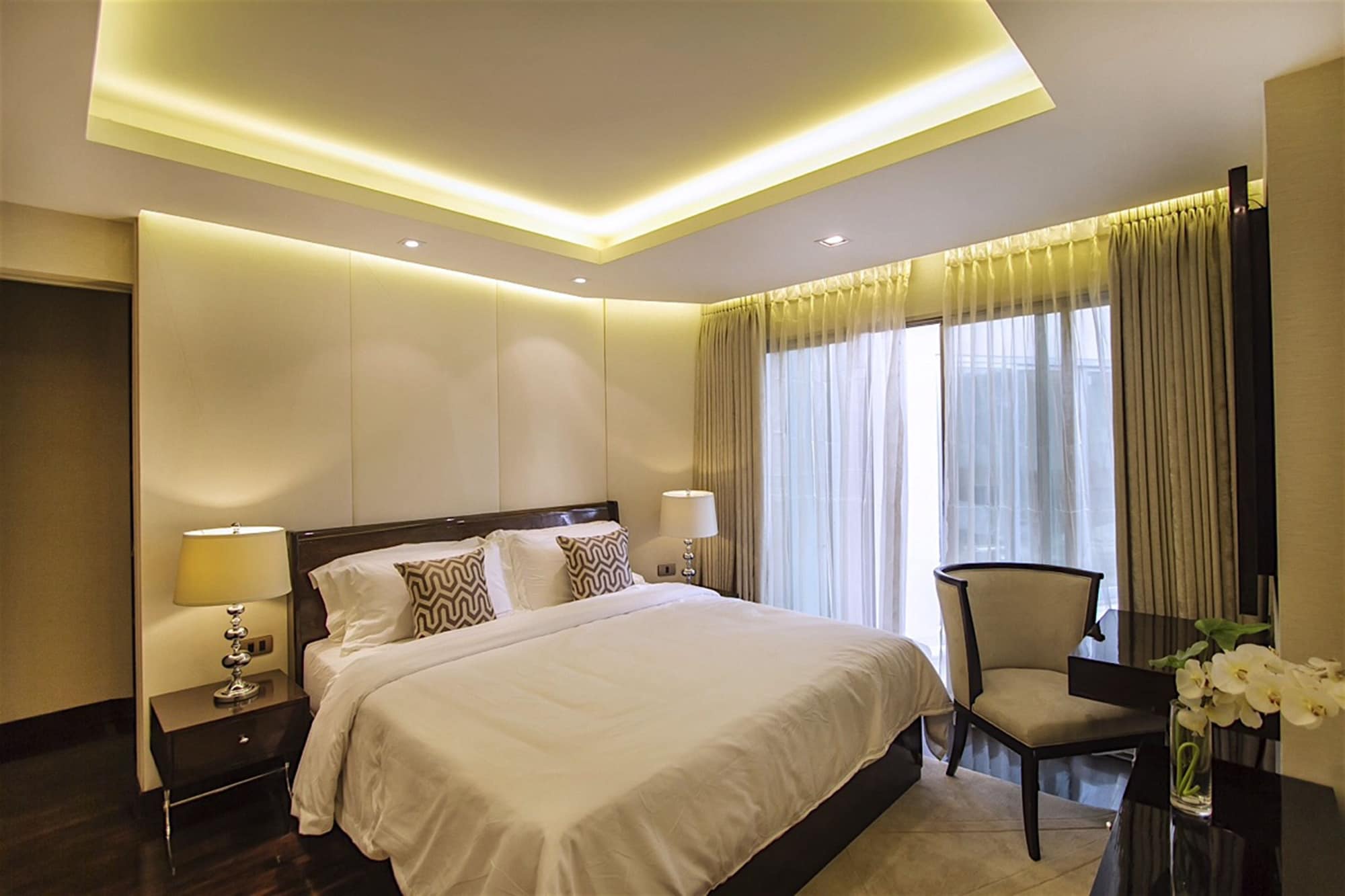 1 BEDROOM, SUITE