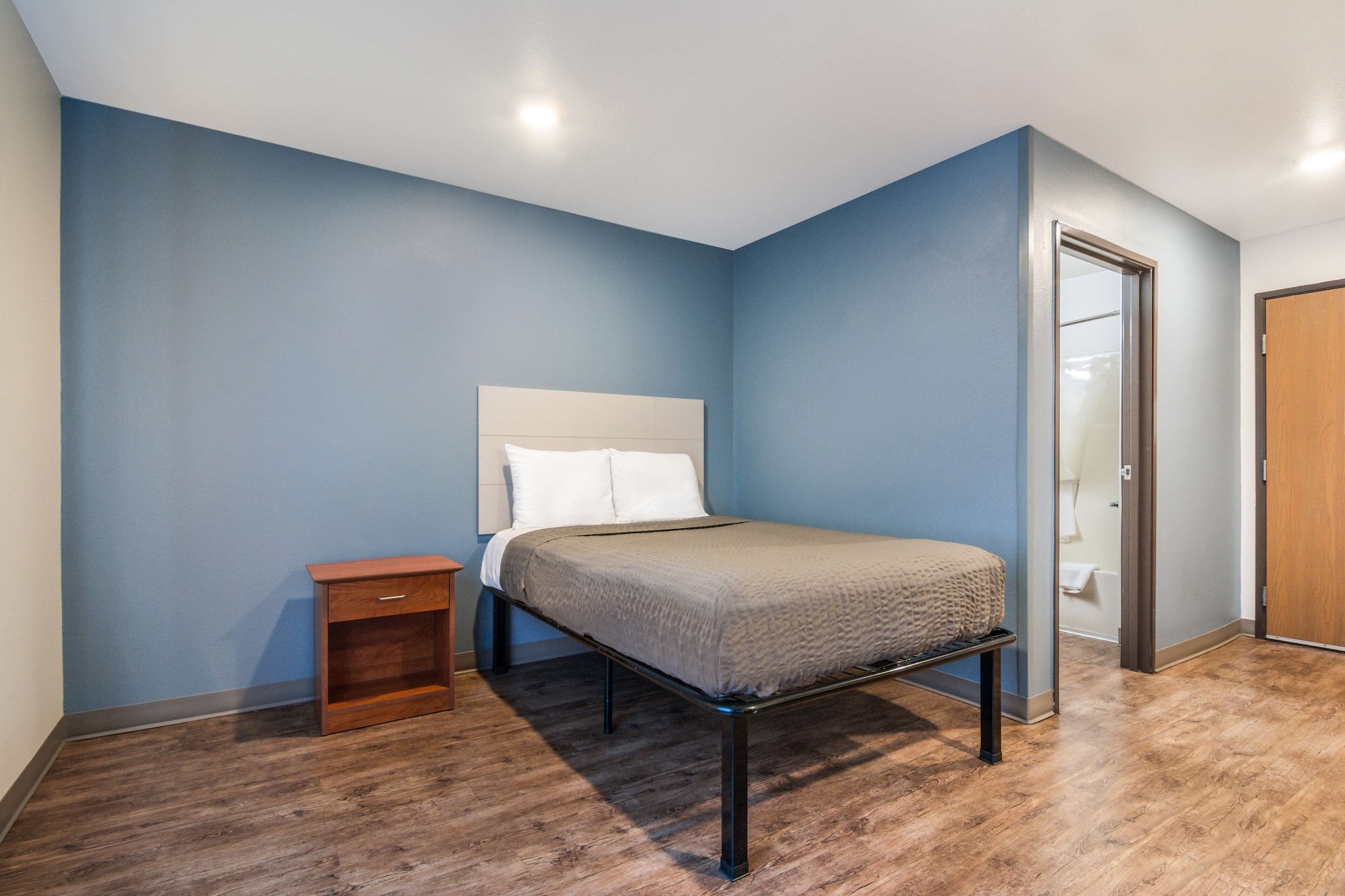 STUDIO, DOUBLE BED
