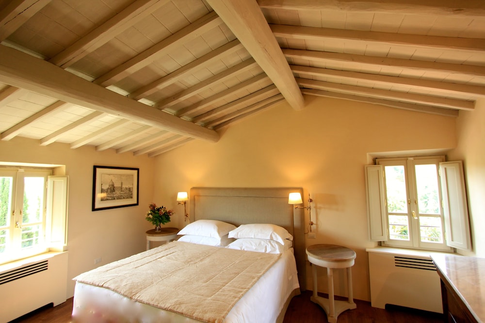 TRADITIONAL, VILLA