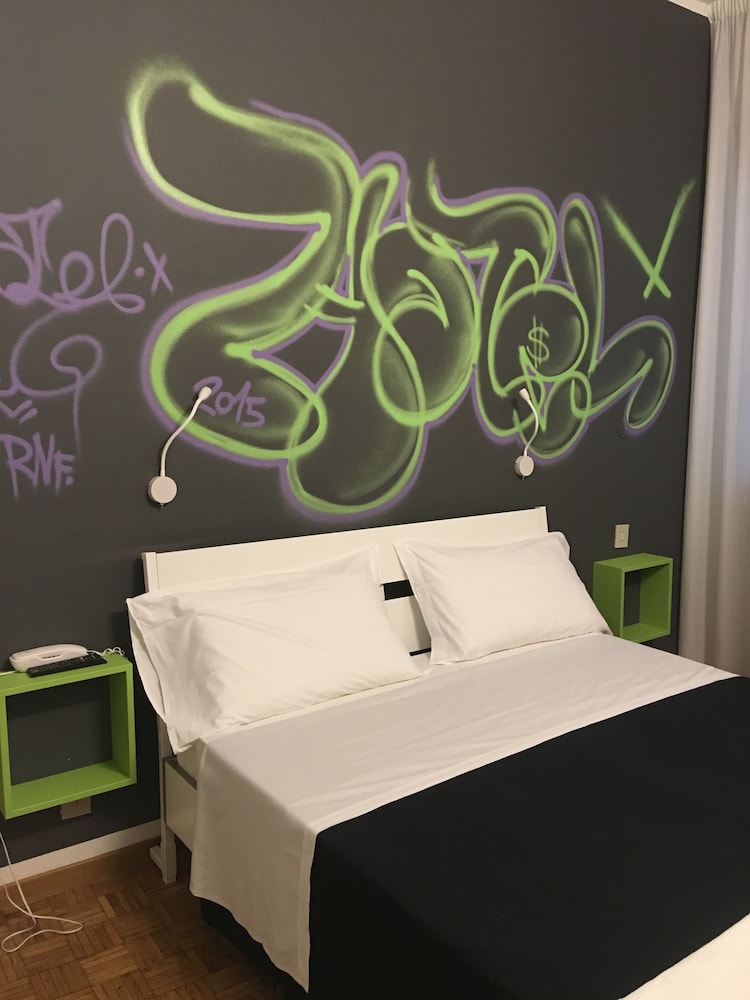 Hotel X 8/21