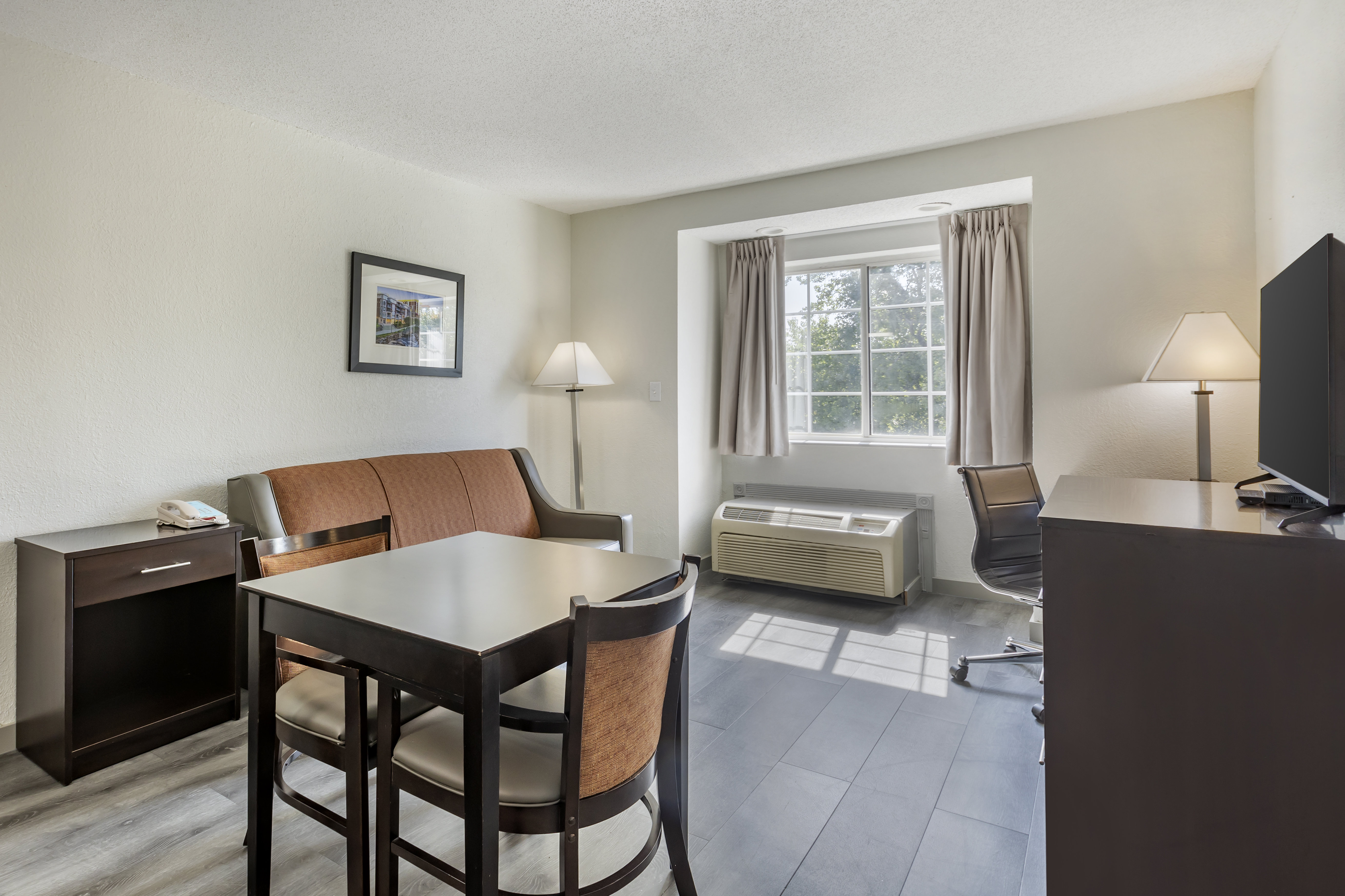 Econo Lodge Inn Suites Greenville 44/69
