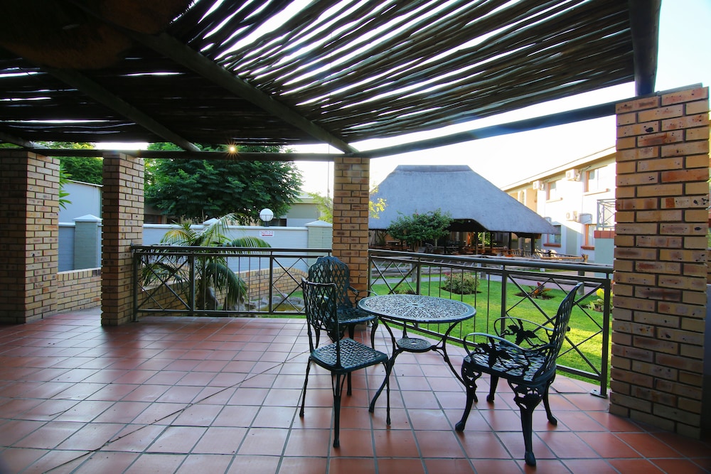 Kalahari Arms Hotel 40/69