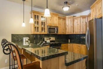 Town Pointe By Lespri Management 9/50