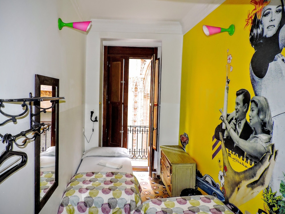 Home Youth Hostel 37/73