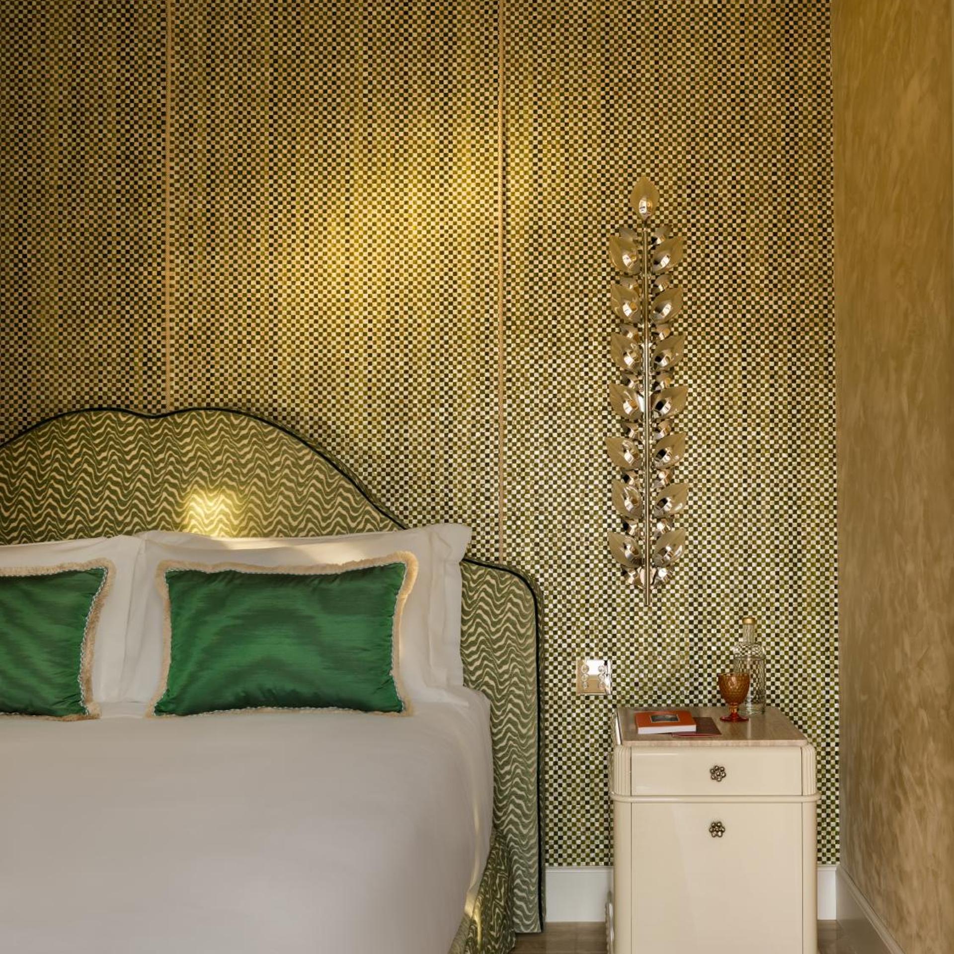 Suite, City View