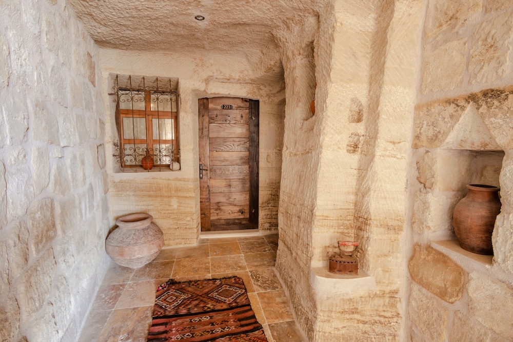 Sultan Cave Suites 38/77