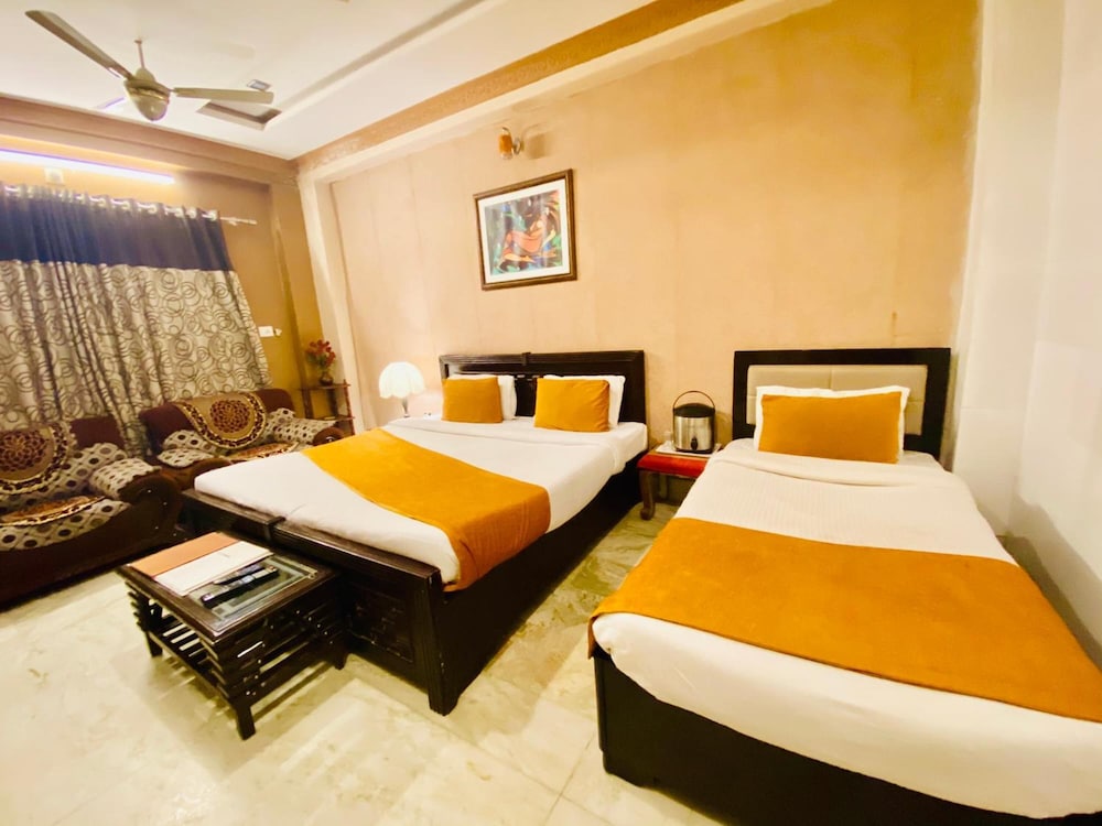 HOTEL MEENAKSHI 7/48