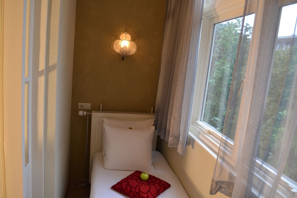Alp Hotel Amsterdam 24/50