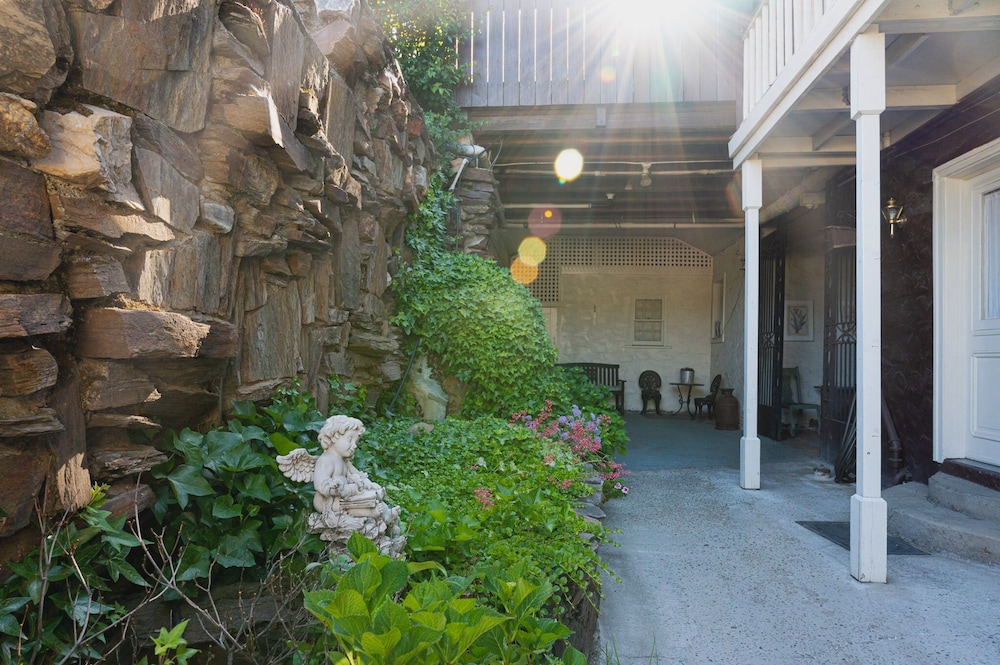 Gunn House Hotel 56/62