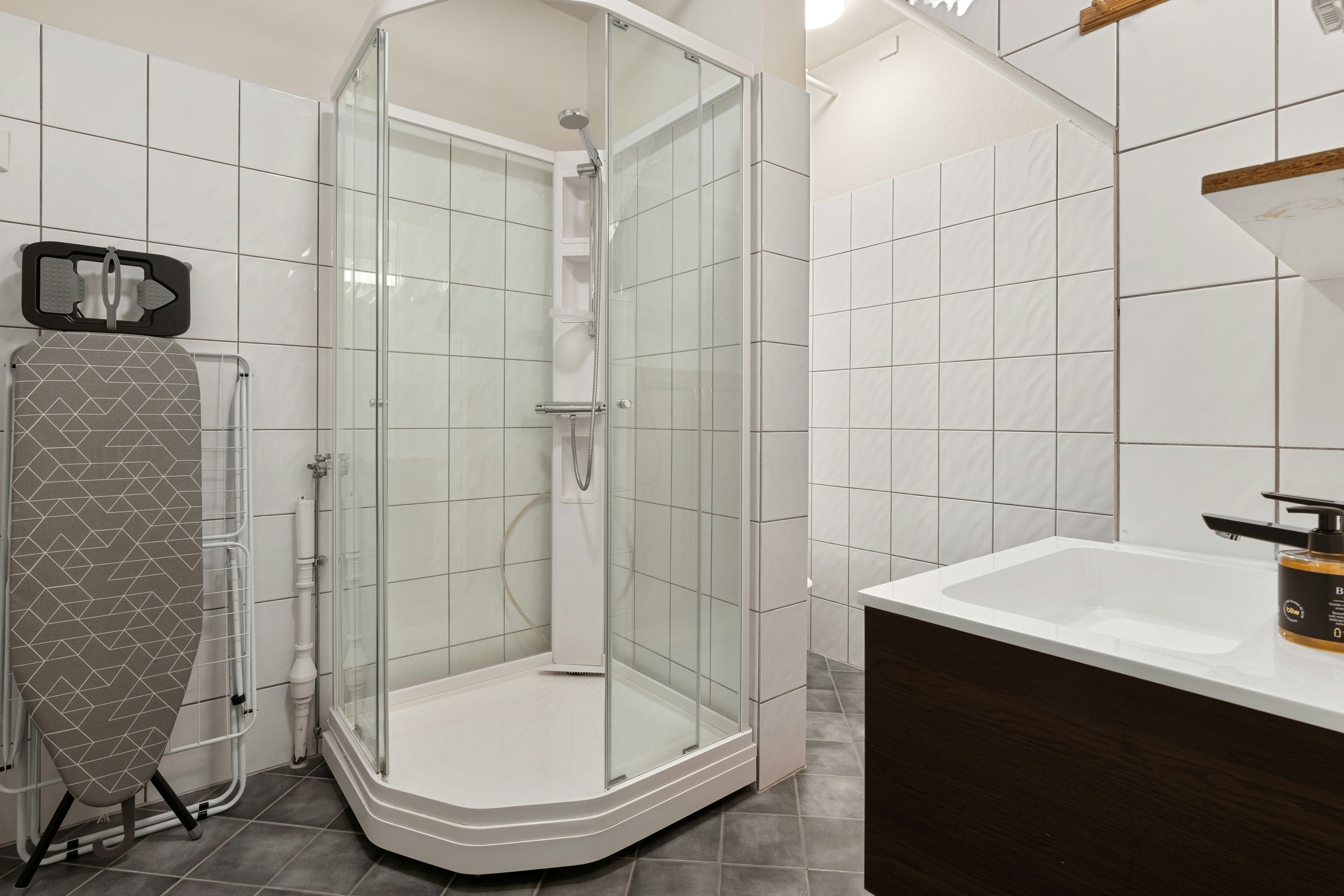 Enter Amalie Hotel 78/79