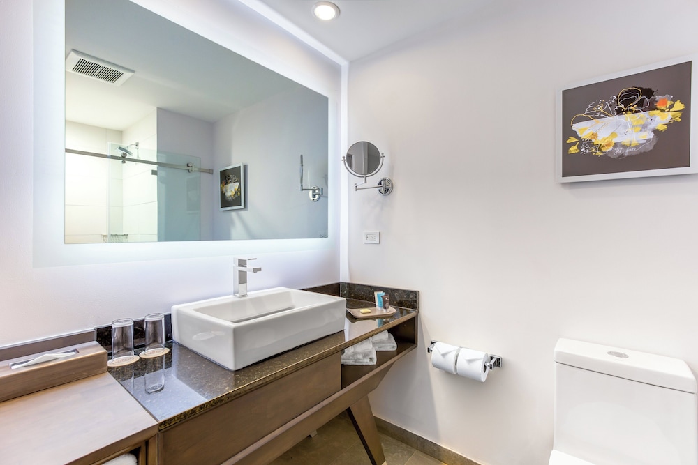 غرفة قياسية بسرير كينج في طابق مرتفع، Crowne Plaza San Jose La Sabana by IHG 7/7