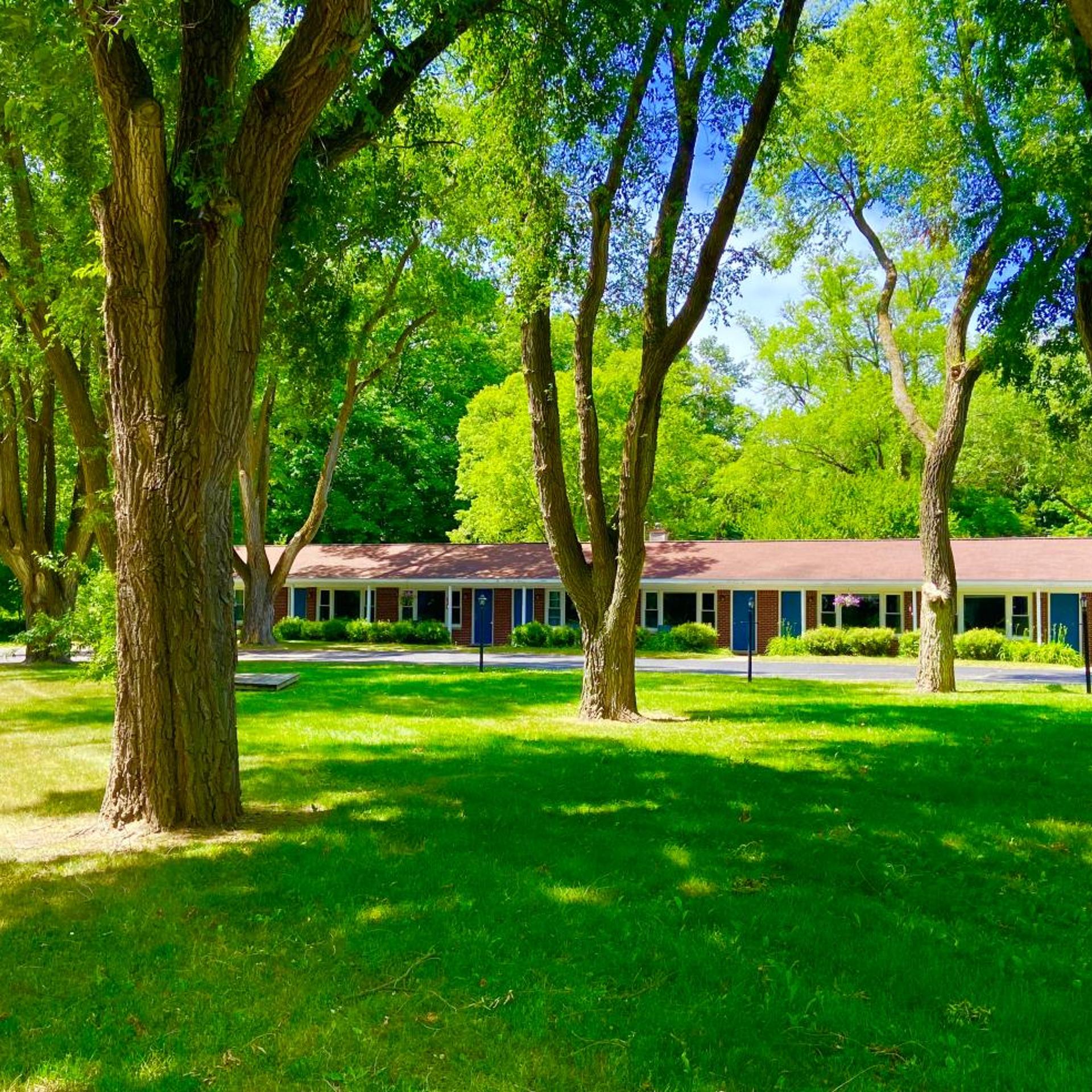 Elk Rapids Lakeshore Inn 32/42
