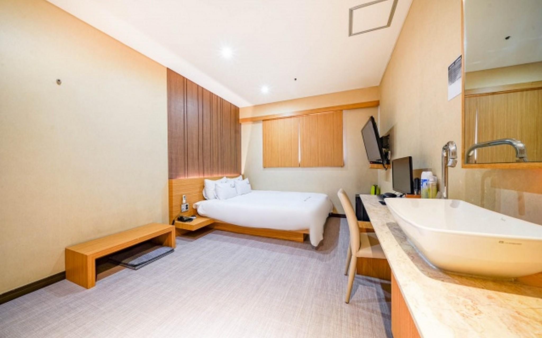 Standard, Double Bed, Nampo Comma Hotel 2/2