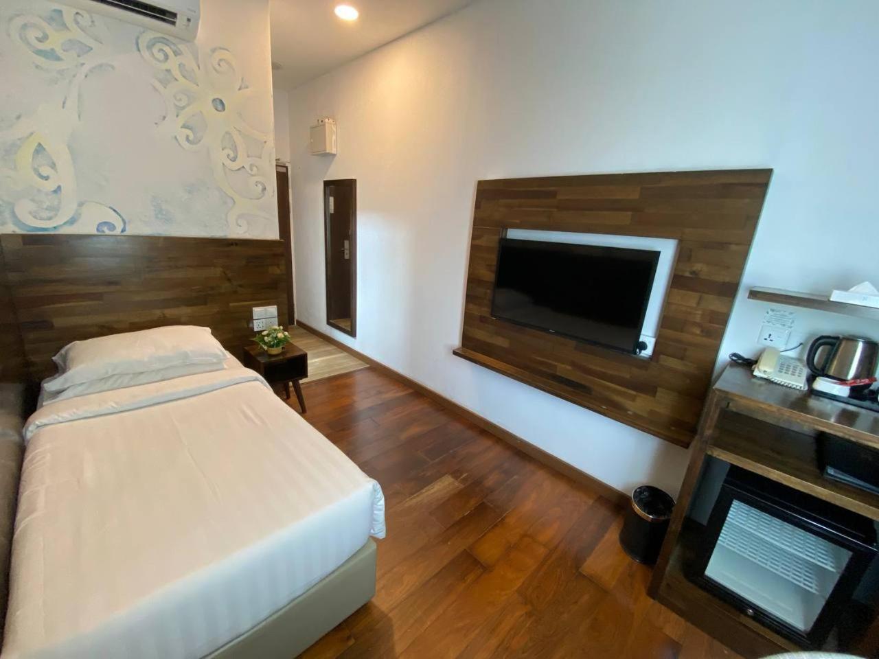 Serapi Hotel 12/33