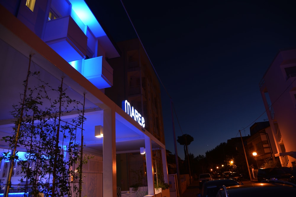 Maree Hotel 3/48