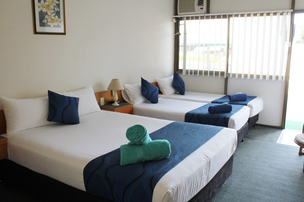 TROPICAL GATEWAY MOTOR INN 22/62