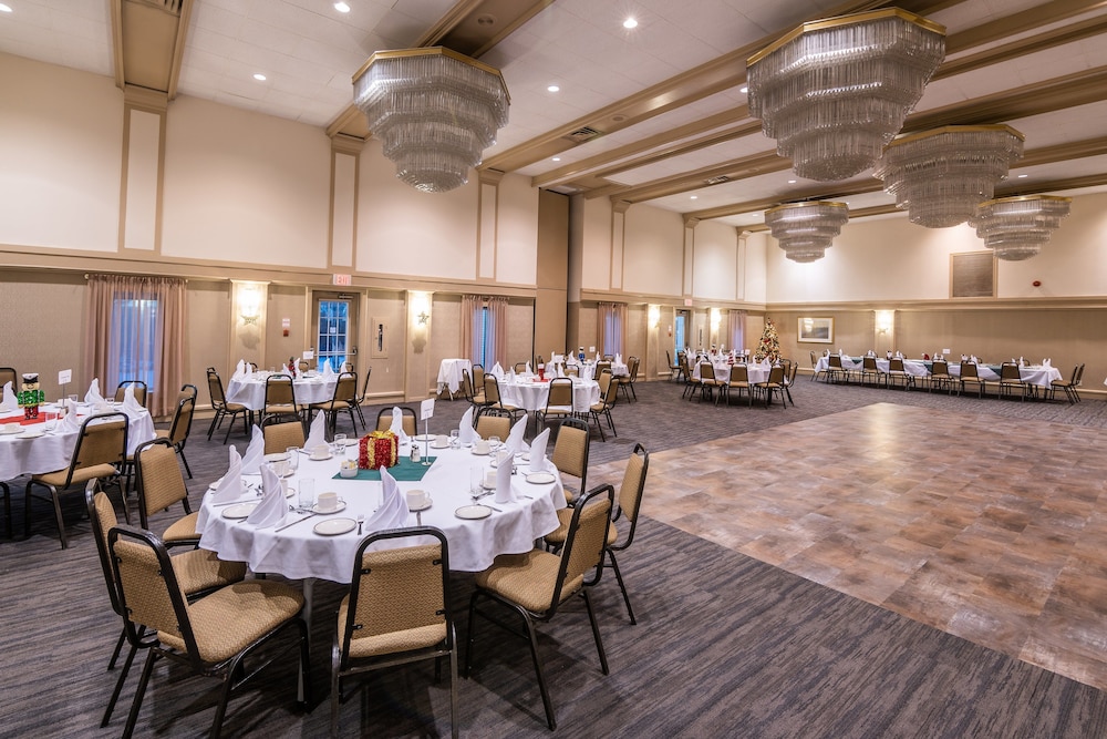 Ramada by Wyndham Thunder Bay Airlane Hotel 34/50