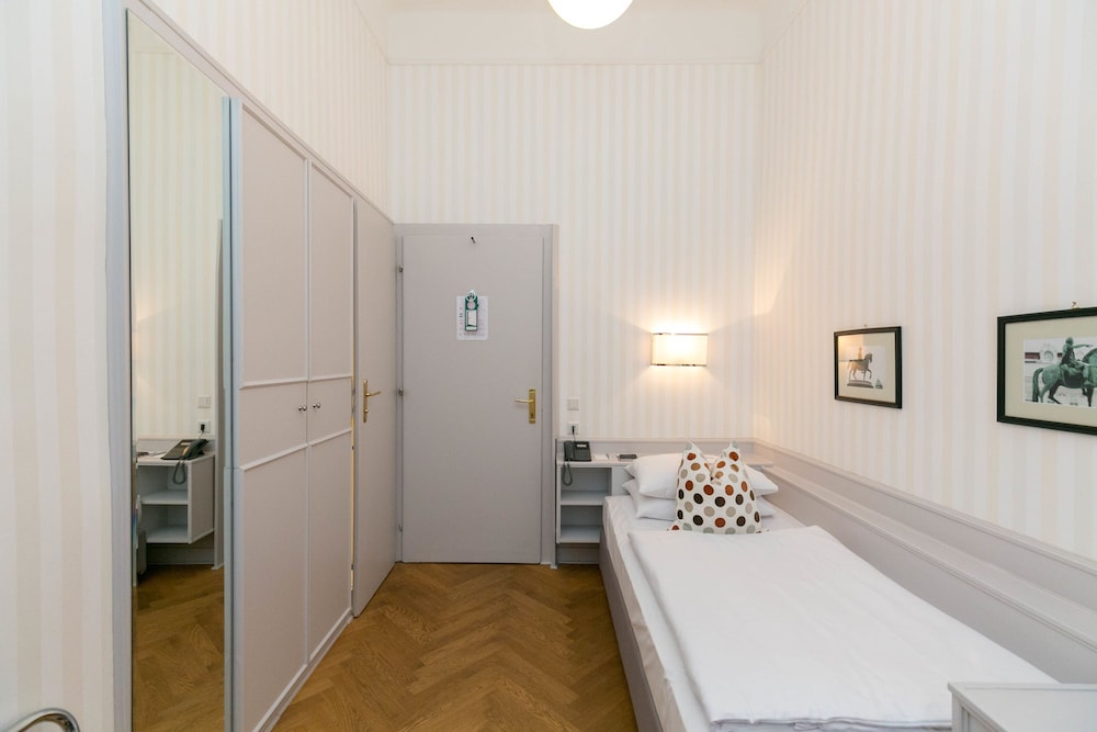 Basic, Single, Single Bed, Hotel Karntnerhof 2/3