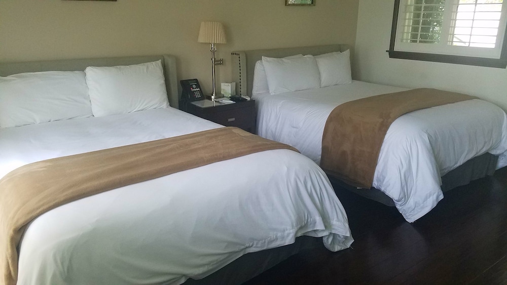 Malibu Country Inn 13/50