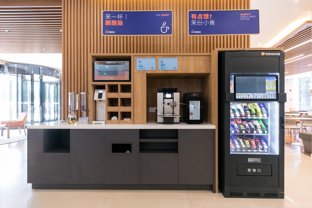 Holiday Inn Express Shanghai Tangzhen 55/63
