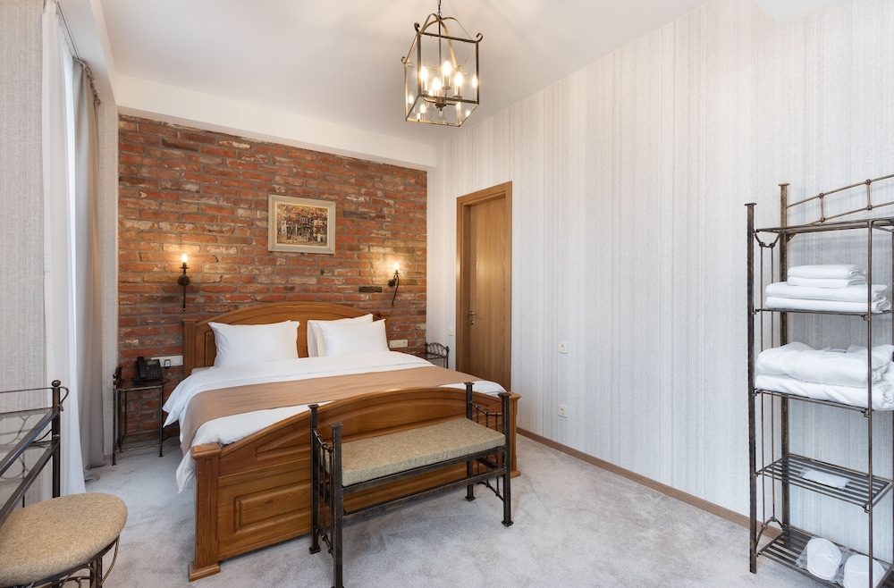 Brooch Boutique Hotel 25/63