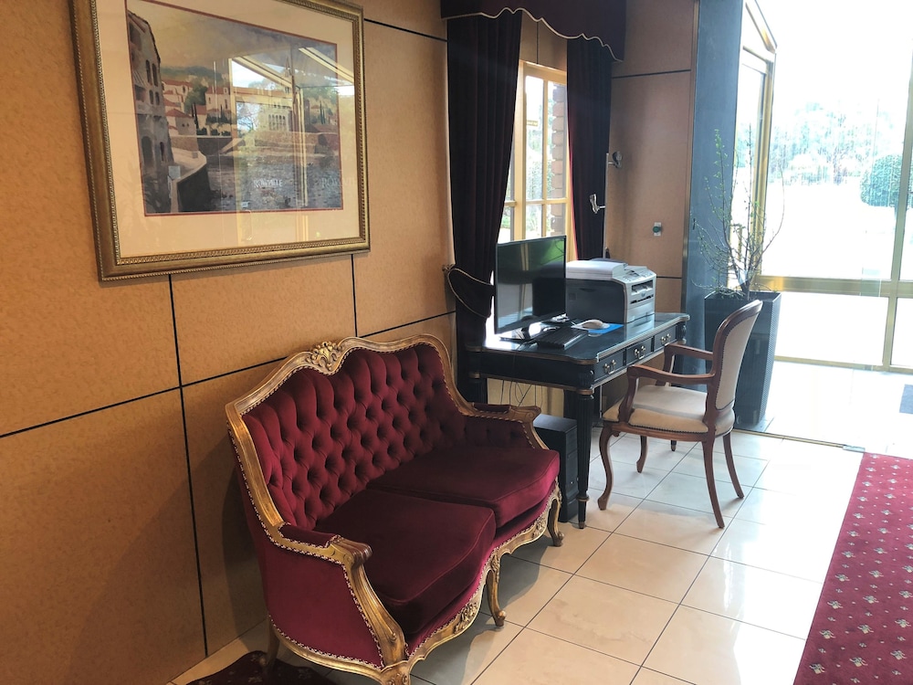 ROWVILLE INTERNATIONAL HOTEL 26/46