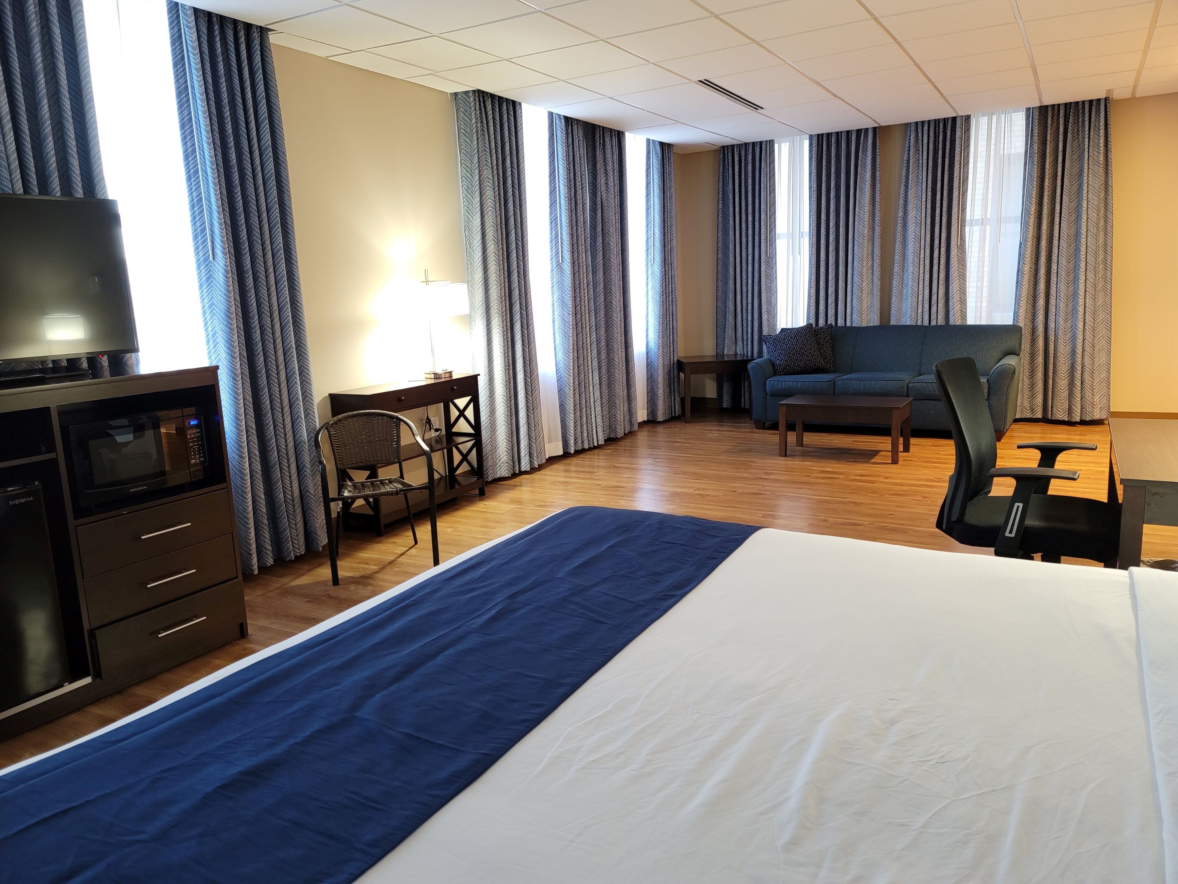 Ariel Broadway Hotel 8/22