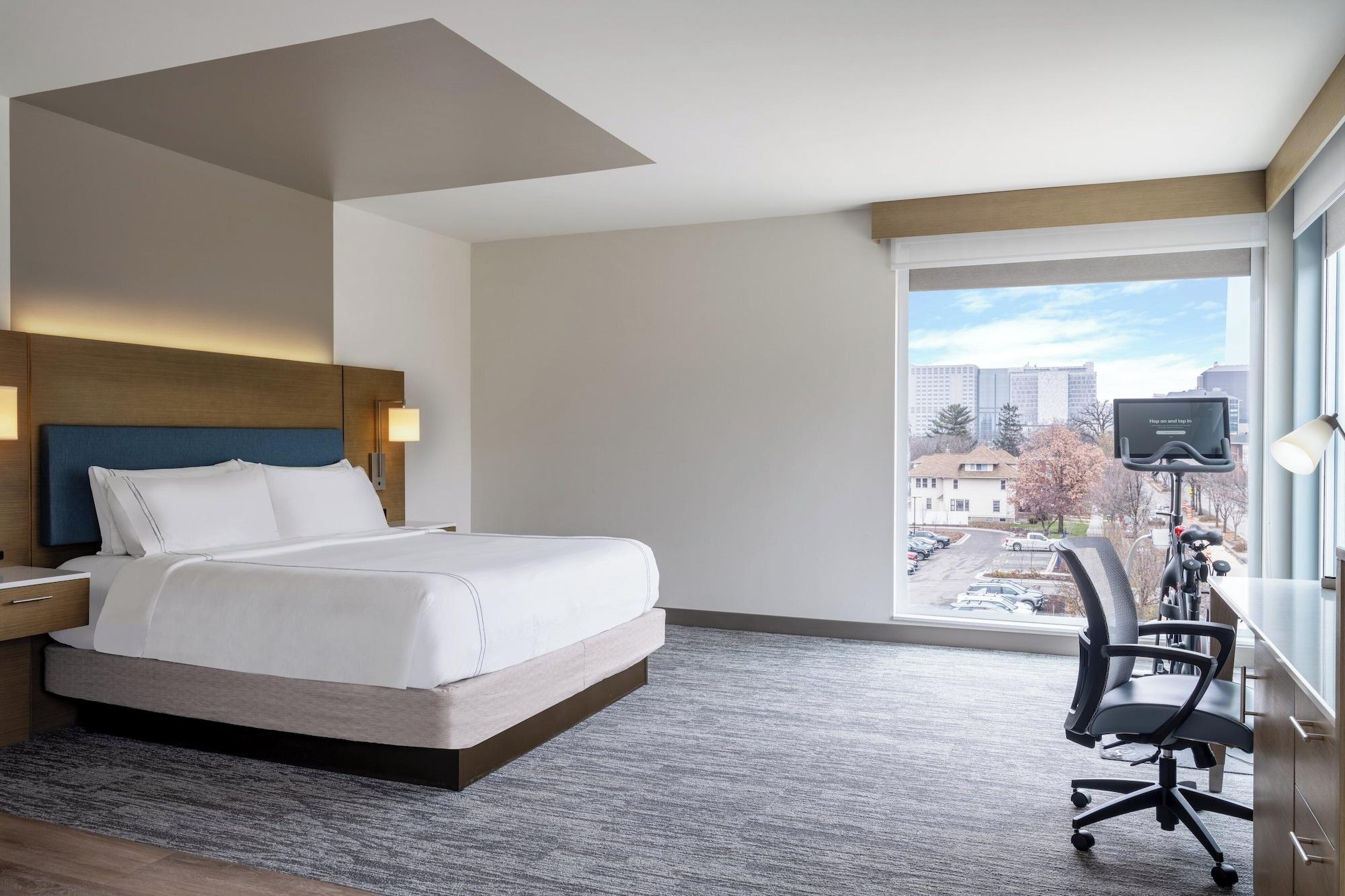 Premium, Studio, King Bed, City View