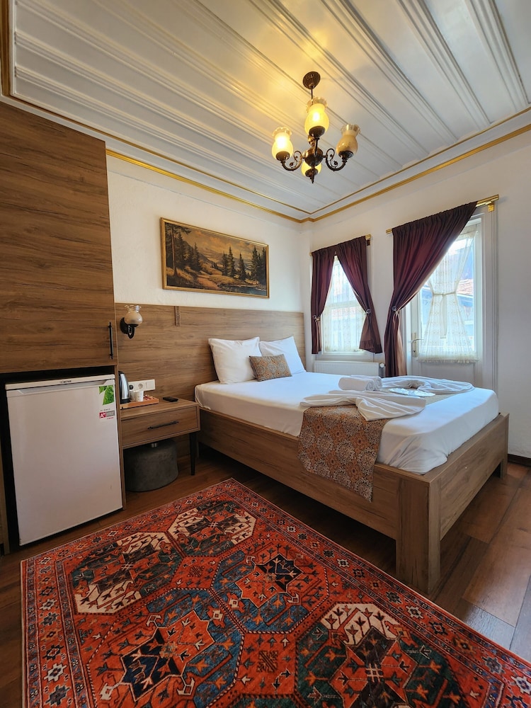 Deluxe, Balcony