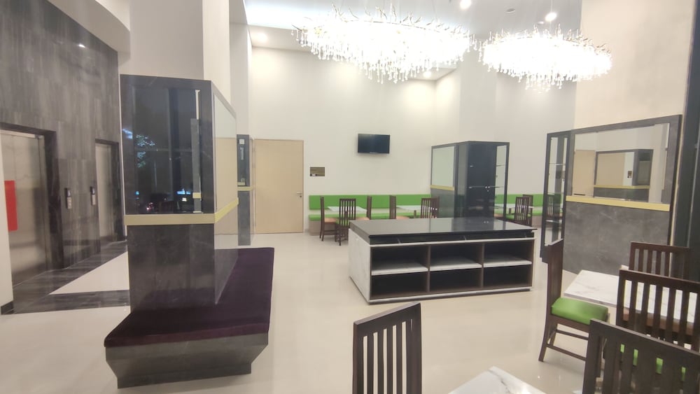 Agogo Downtown Hotel Surabaya 7/15