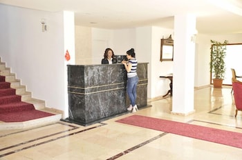 Lucky Monkey Hotel 7/50