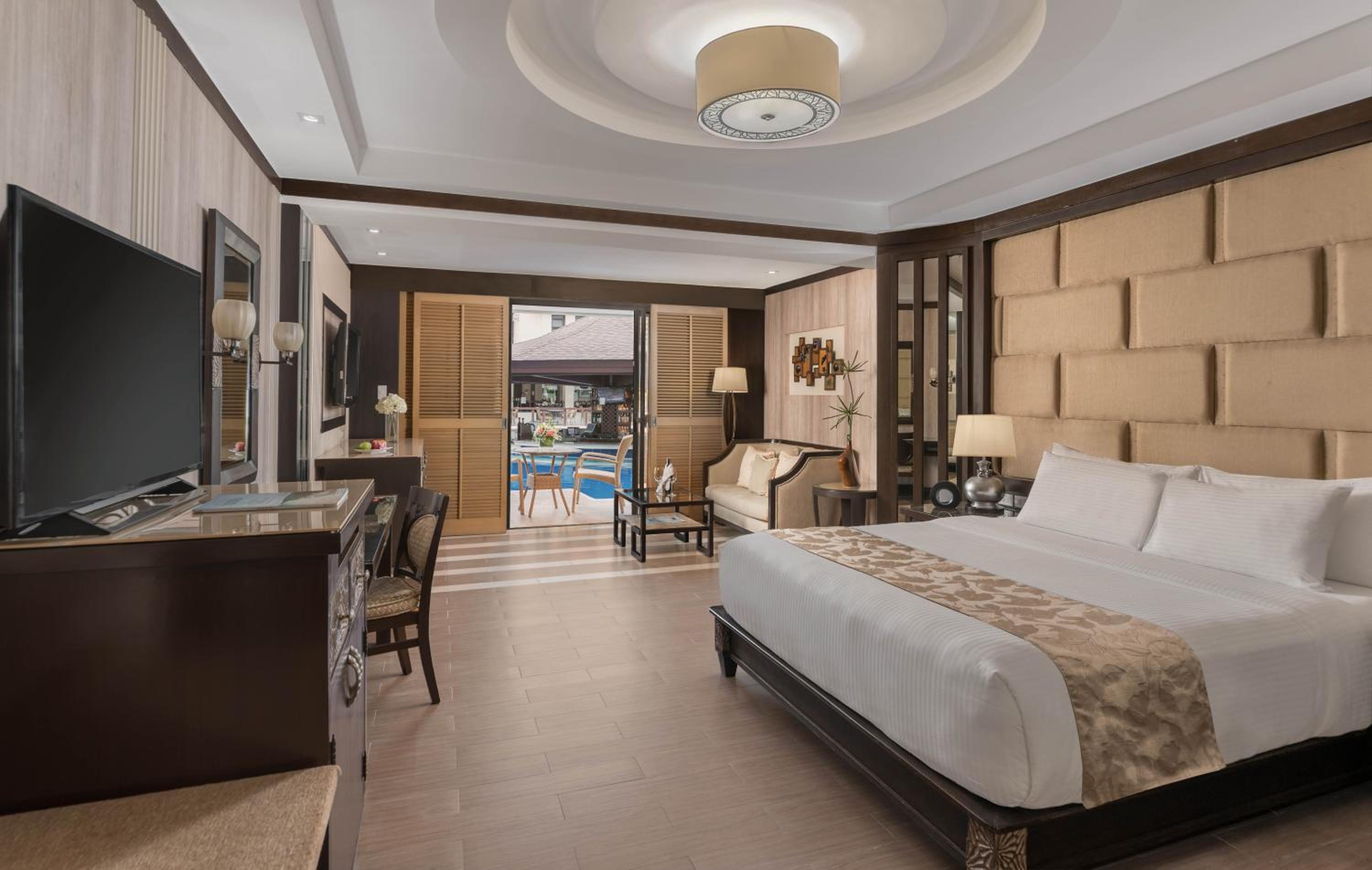 Suite, Direct Pool Access