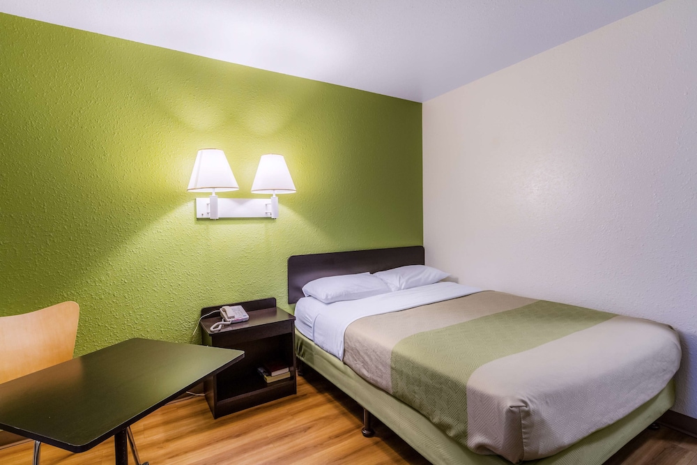 Motel6 Green Bay, WI 21/36