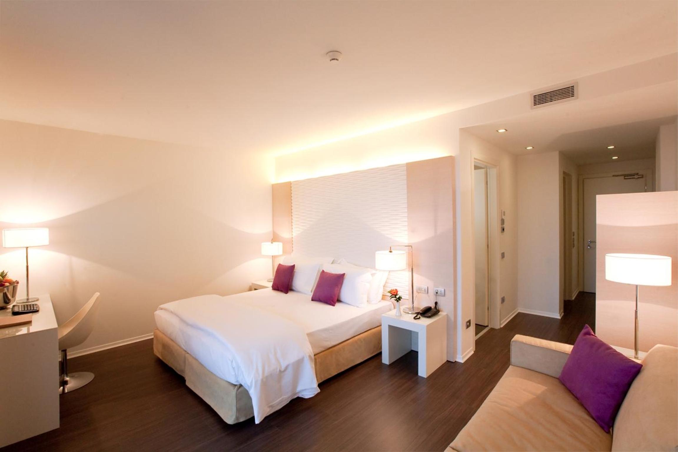 Superior, Double Bed, Lateral Side Sea View، LAGUNA PALACE HOTEL 4/9