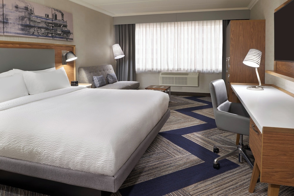 Room at Four Points by Sheraton Windsor Downtown, WINDSOR - ONTARIO
