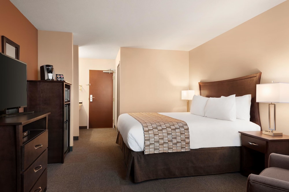 Travelodge by Wyndham Pincher Creek 2/20