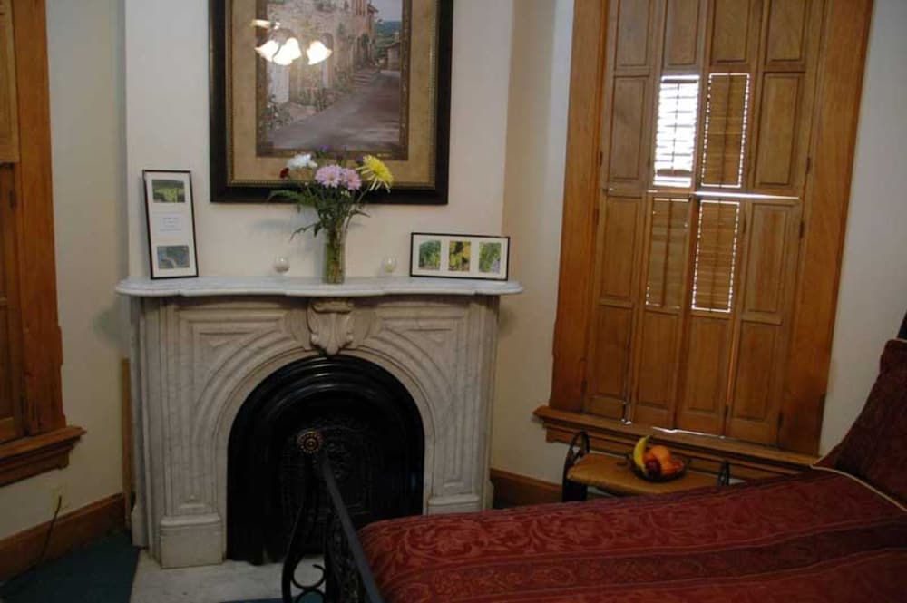 Inn Port Lodging 10/39