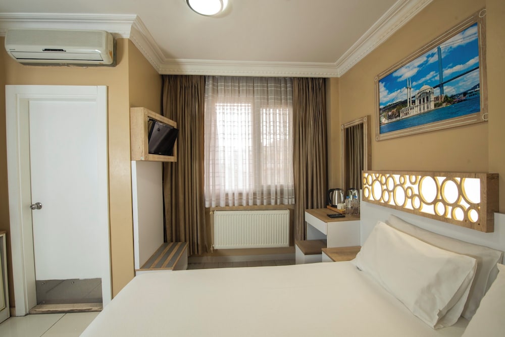 STANDARD, SINGLE, DOUBLE BED, CITY VIEW