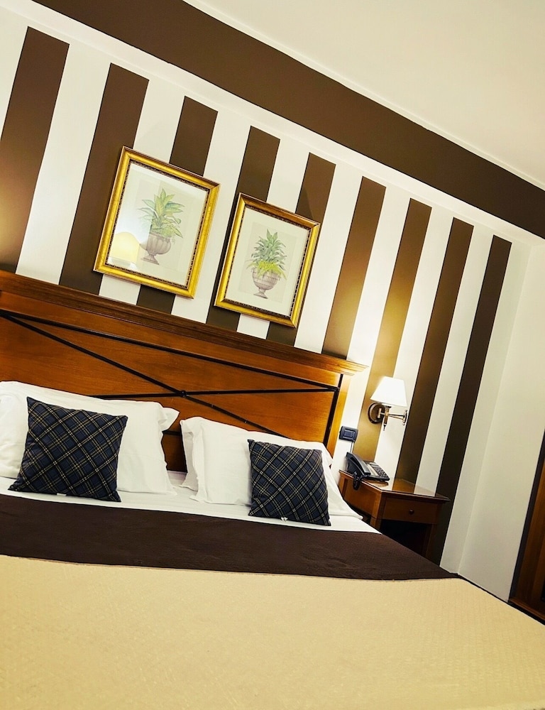 Florio Opera Hotel 65/65