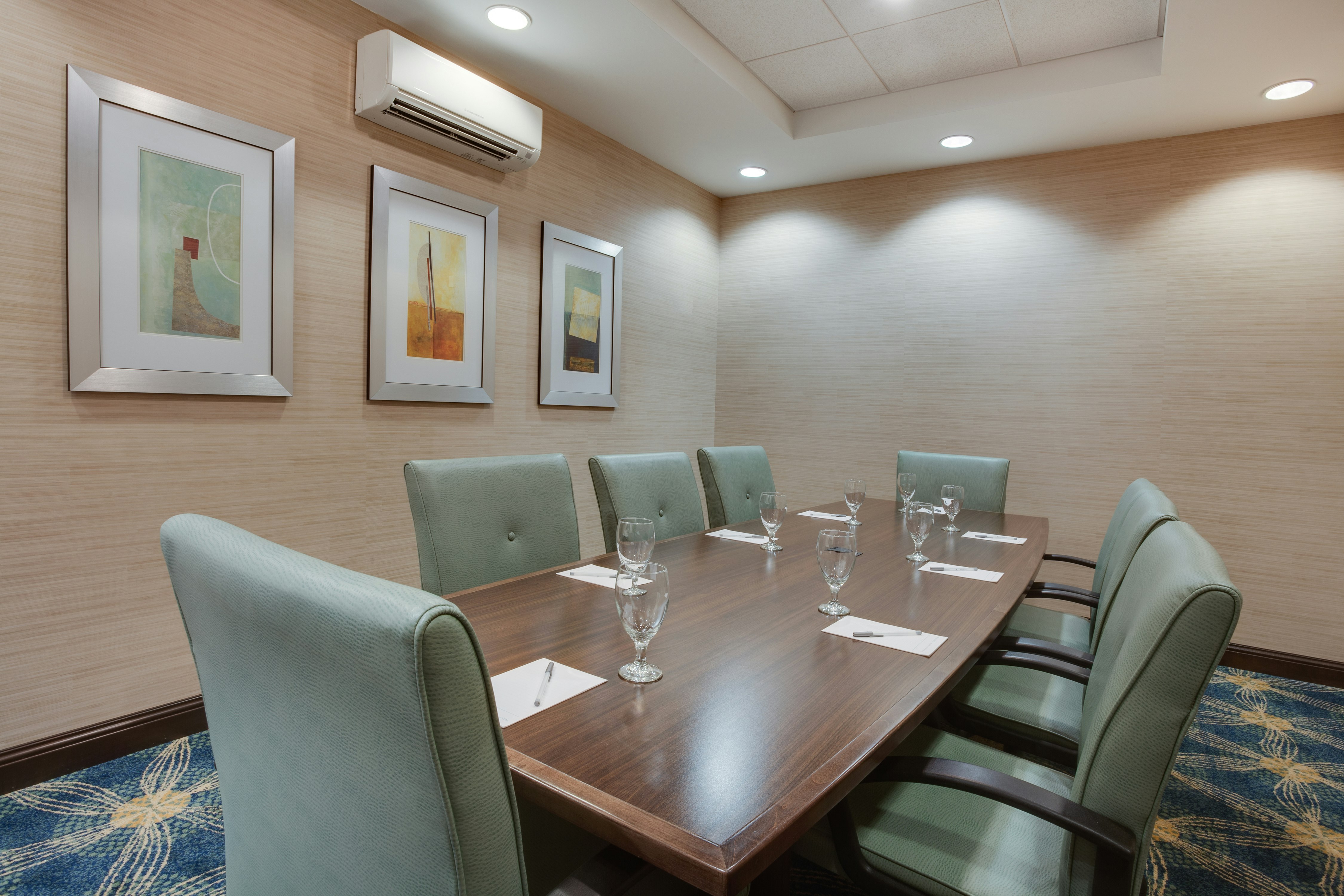 Hampton Inn Suites Deland 56/77