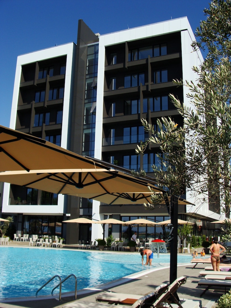 Supreme Hotel 5/72
