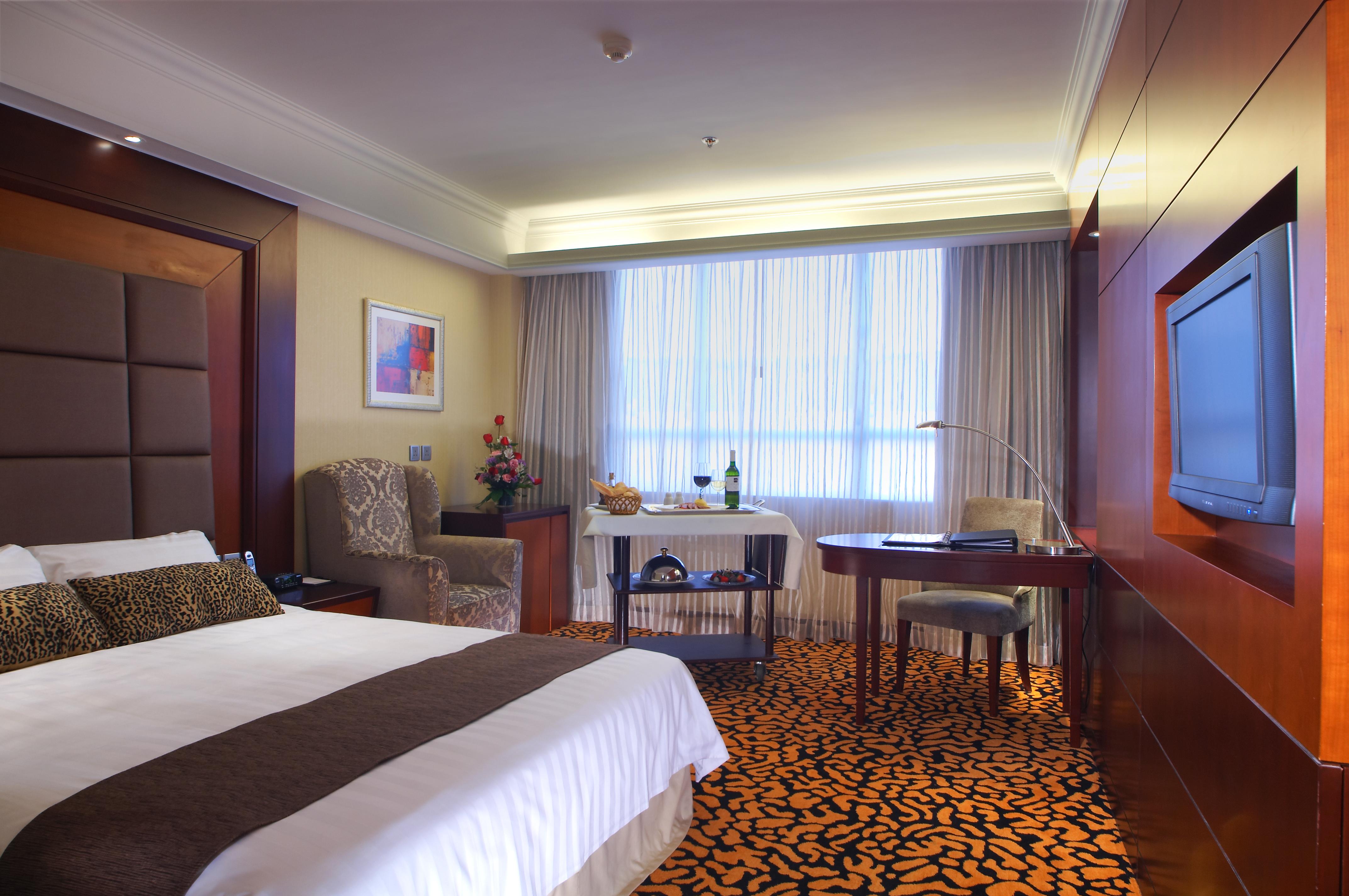 Club, Double or Twin Bed