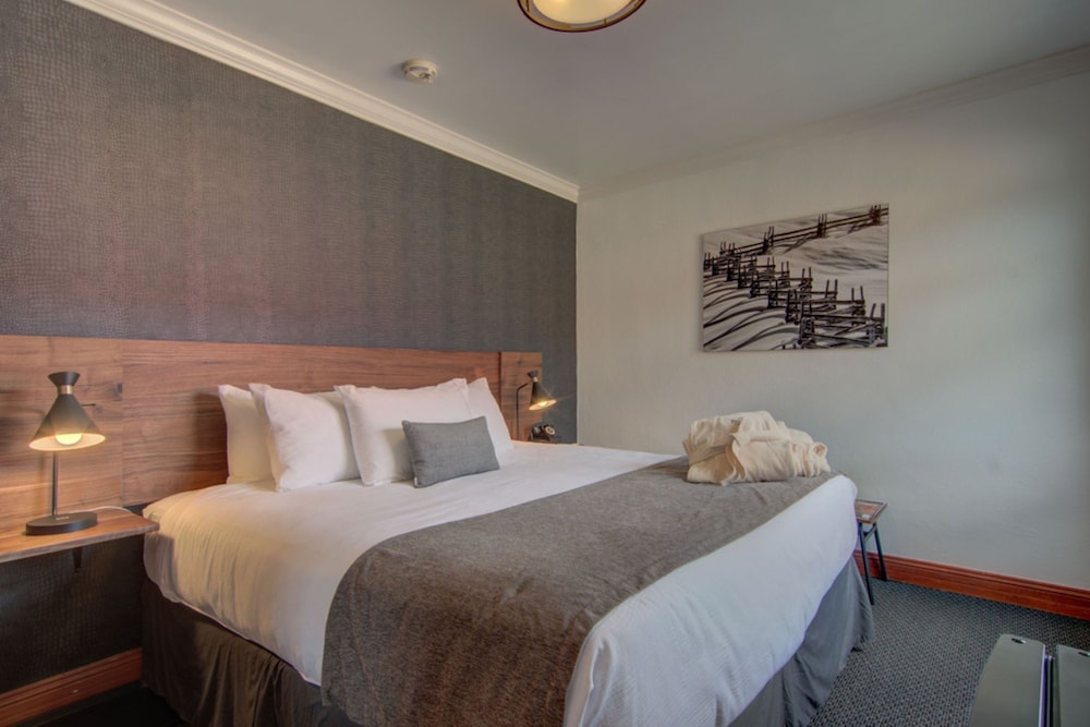 Classic, King Bed