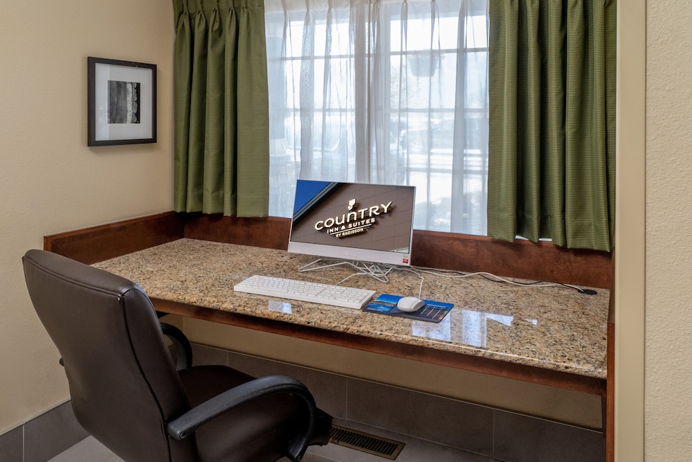 Country Inn and Suites By Radisson Charleston South WV 36/46