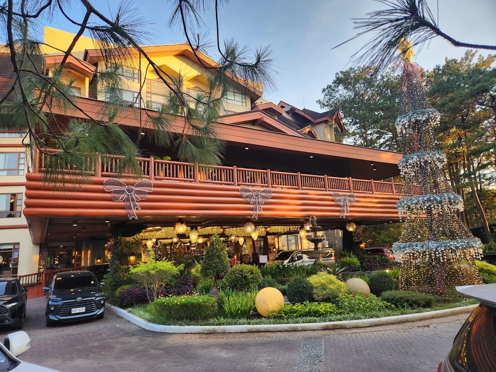 The Forest Lodge At Camp John Hay 10/75