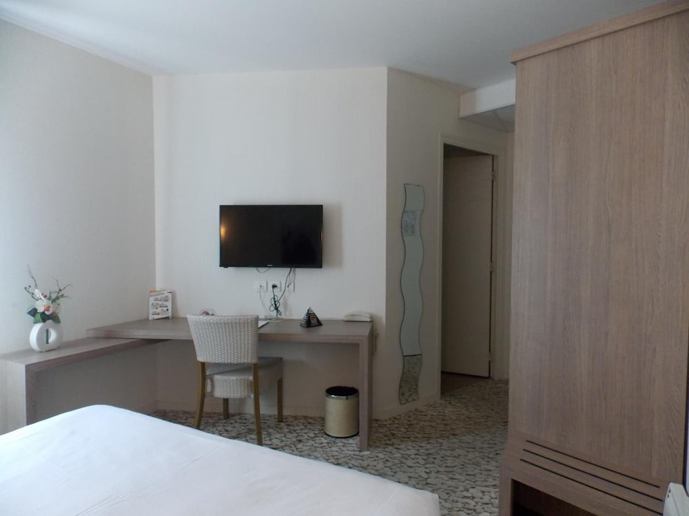 Brit Hotel Cancale 46/49