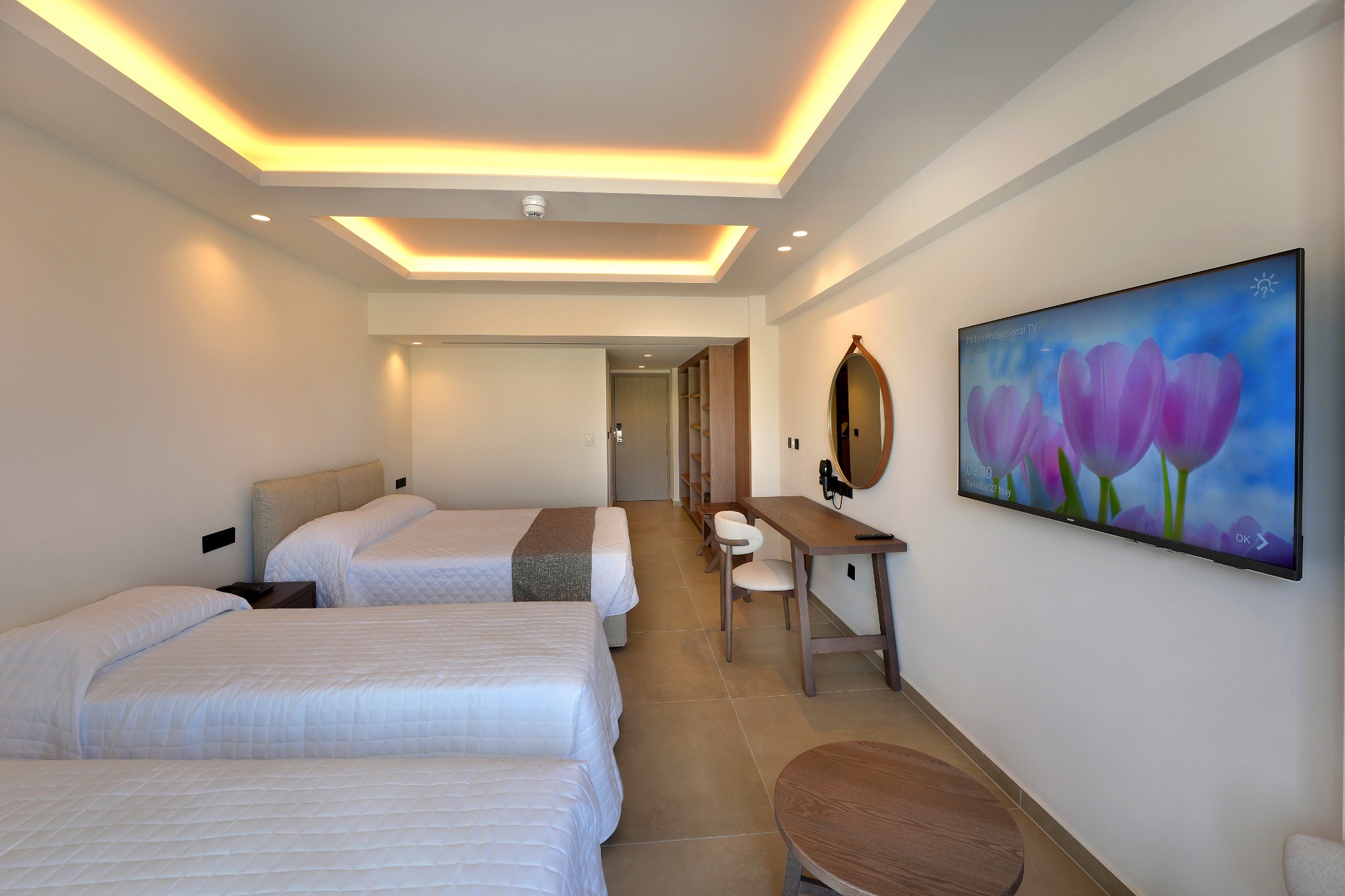 FAMILY ROOM INLAND VIEW