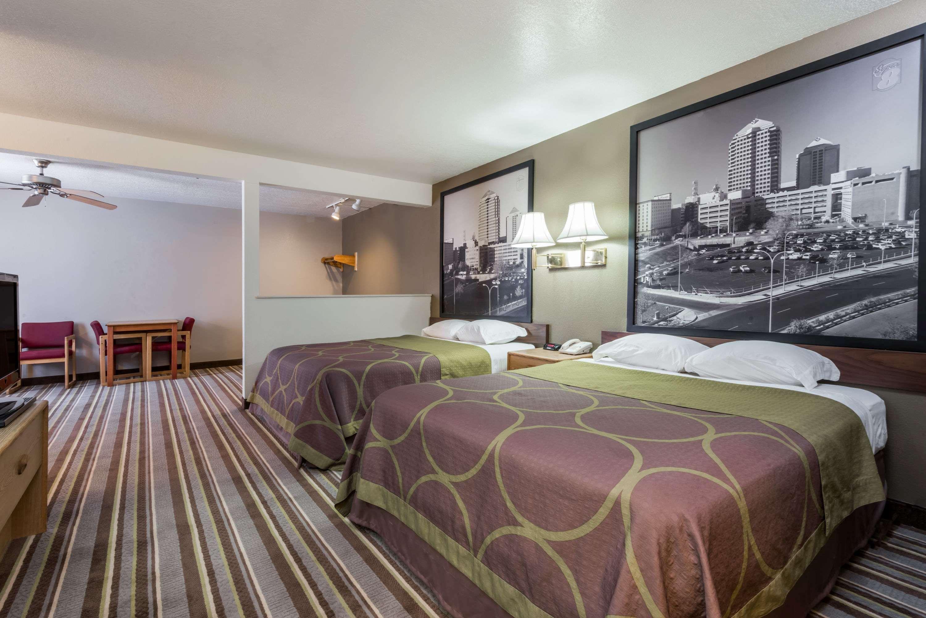 Super 8 By Wyndham Bernalillo 10/26