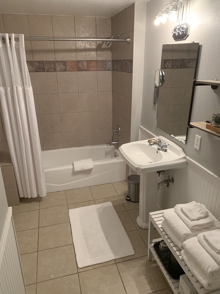 Artisan Downtown 33/80